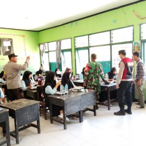 Polsek Bayan Lakukan Pengawasan Program Makan Bergizi Gratis di SMAN 1 Bayan