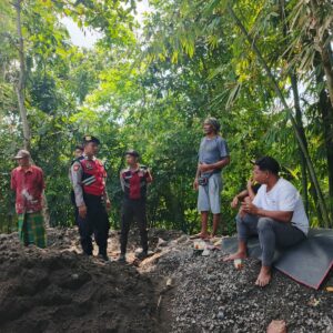 Polres Lombok Barat Perkenalkan KEMOS 110 di Desa Jembatan Kembar