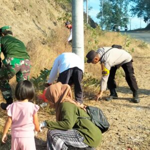 Bhabinkamtibmas Desa Mantun Ajak Warga Gotong Royong Sambut HUT RI ke-80
