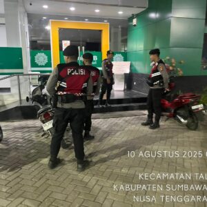 Sat Samapta Polres Sumbawa Barat Gelar Patroli Dialogis di Bank NTB Kelurahan Kuang