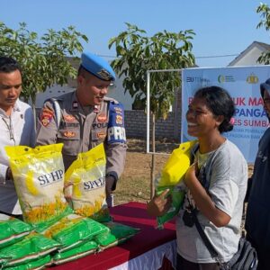 Sambut HUT ke-80 RI, Polsek Sumbawa Gelar Gerakan Pangan Murah