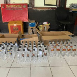Polres dompu ungkap peredaran miras jenis arak bali dalam operasi rutin