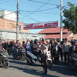 POLRES DOMPU AMANKAN LOMBA GERAK JALAN 45 KM DALAM RANGKA HUT RI KE-80