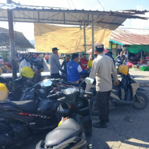 Polsek Maluk Gelar Patroli Dialogis untuk Antisipasi Gangguan Kamtibmas