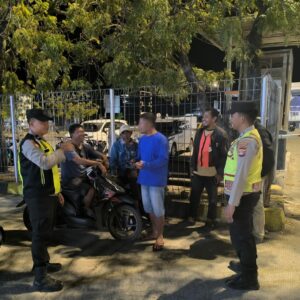 Polsek Kawasan Pelabuhan Laut Tano Gelar Patroli Dialogis “HEBAT” di Pelabuhan Poto Tano