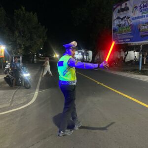 Satlantas Polres Lombok Utara Gelar Blue Light Patrol di Jalan Raya Gangga