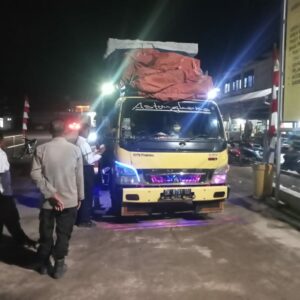 Polsubsektor Kawasan Pelabuhan Laut Sape Amankan Keberangkatan KMP Cakalang ke Labuan Bajo