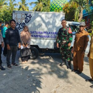 bhabinkamtibmas kelurahan kandai dua laksanakan pendampingan penyaluran makanan bergizi gratis di kecamatan woja