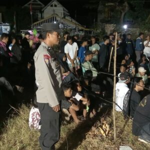 Kecimol Jadi Hiburan Rakyat Dasan Anyar, Bhabinkamtibmas Lakukan Pengamanan