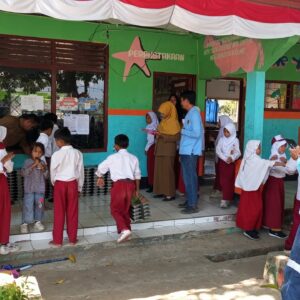 Polsek Hu’u Kawal Penyaluran Program Makan Bergizi Gratis di Kecamatan Hu’u