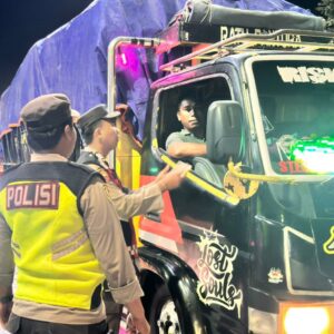 Cegah Kriminalitas, Polsek Poto Tano Intensifkan pengecekan Kendaraan di Pelabuhan