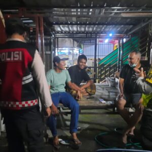 Personel Polsek Seteluk Gelar Patroli Dialogis, Imbau Warga Waspadai Musim Penghujan