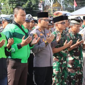 TNI-Polri dan Ojol di Loteng Gelar Doa Bersama Untuk Kedamaian Negeri Dan Sholat Gaib Untuk Alm. Afan. ‎