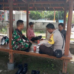 Bhabinkamtibmas dan Babinsa Ajak Warga Sengkerang Sukseskan MotoGP 2025