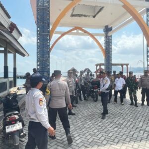 Patroli Gabungan TNI-Polri Perkuat Kamtibmas di Kecamatan Sekotong, Lombok Barat