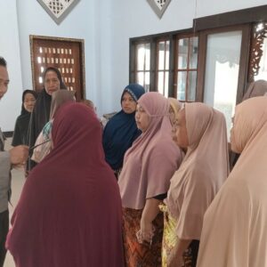 Polres Lombok Barat Edukasi Ibu-Ibu Labuapi Barat Cegah Narkoba dan Kenakalan Remaja