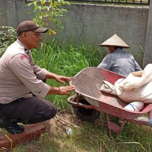 Bhabinkamtibmas Desa Merembu Dorong Ketahanan Pangan Warga Dusun Merembu Barat