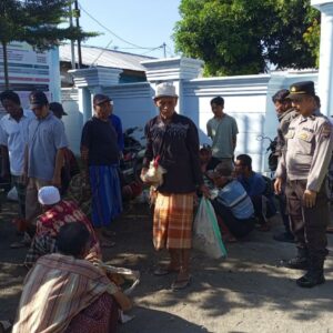 Polres Lombok Barat Ajak Warga Lembar Aktif Jaga Kamtibmas di Pasar Segenter