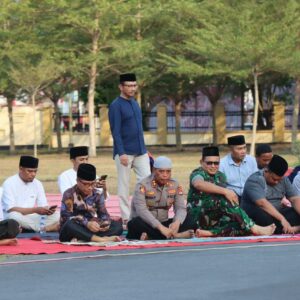 Kapolres Dompu Bersama Unsur Forkopimda Hadiri Sholat Ghaib untuk Almarhum Affan Kurniawan dan Doa Bersama untuk Keselamatan Bangsa dan Daerah