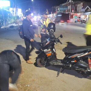 Polsek Seteluk Tingkatkan Kegiatan Rutin di Jalur Lintas Seteluk-Taliwang Guna Ciptakan Kamtibmas yang Kondusif