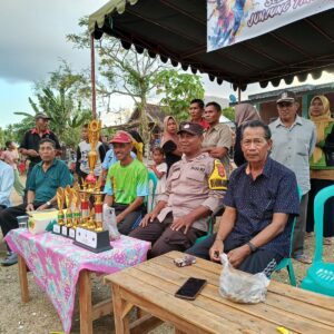 Bhabinkamtibmas Desa Klanir Hadiri Penutupan Turnamen Sepak Bola U-13