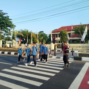 Rawan Pagi Polsek Tanjung, Cegah Kemacetan di Depan SMPN 1 Tanjung