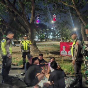 Patroli Gabungan Polsek Jajaran bersama Tni dan Forkopimcam, Wujudkan Kamtibmas Kondusif di Wilayah Hukum Polsek Jajaran