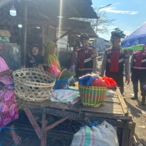 Unit Patmor Sat Samapta Polres Dompu Laksanakan Patroli Perintis Presisi di Pasar Ginte