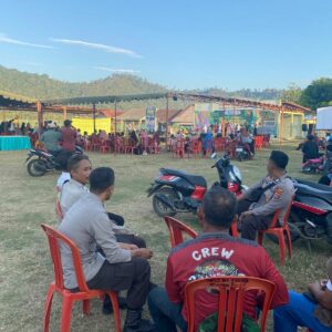 Polsek Brang Rea Amankan Lomba Eco Folk Walk Fashion di Harlah ke-114 Desa Tepas