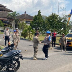Patroli Skala Besar TNI-Polri Jaga Keamanan di Lombok Barat