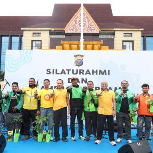 Perkuat Silaturahmi, Polisi dan Ojol Olahraga hingga Makan Bersama di Polda Riau