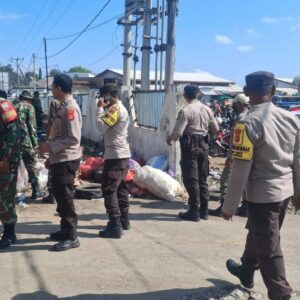 Sinergitas TNI-POLRI Sambut HUT TNI Ke-80, Polsek Jajaran Polres Bima dan Koramil Woha Serta Masyarakat Menggelar Bhakti Sosial/ Gotong Royong