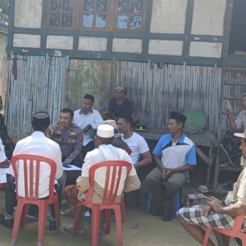 Polsek Langgudu Gelar Jumat Curhat, Warga Desa Rupe Keluhkan Kenakalan Remaja