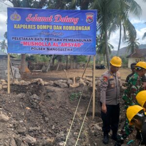 Kapolres Dompu Letakkan Batu Pertama Pembangunan Musholla Al-Arsyad di Polsek Manggelewa