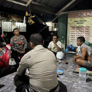 Polres Lombok Barat Perkuat Siskamling di Desa Montong Are, Kecamatan Kediri