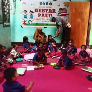 Pendistribusian MBG Bagi 6.444 Pelajar dan Ratusan Kelompok B3 di Kawal Ketat Oleh Polsek Madapangga