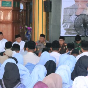 Kapolres Sumbawa Barat Hadiri Peringatan Maulid Nabi di Masjid Darussalam KTC Bersama Forkopimda
