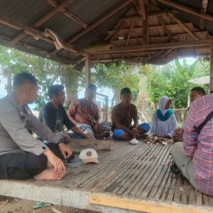 Polsek Langgudu Laksanakan Jum’at Curhat di Desa Sambane, Terima Keluhan Warga Soal Kenakalan Remaja