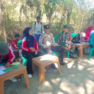 Bhabinkamtibmas Hadiri Kegiatan Registrasi dan Vaksinasi Ternak di Desa Lamusung