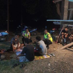 Patroli Personel Polsubsektor Brang Ene Sapa Warga Demi Jaga Harkamtibmas