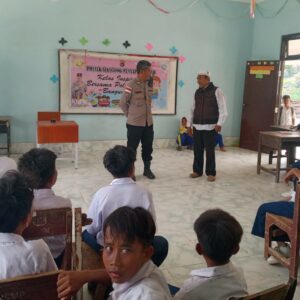 Polsek Sekotong Edukasi Siswa SMPN SATAP 4 tentang Bullying dan Bahaya Narkoba
