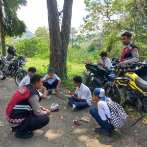 Personel Polsek Sekongkang Gelar Patroli dan Berikan Imbauan Kamtibmas kepada Pelajar