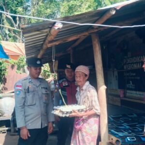 Polsek Sekotong Salurkan Bantuan Nutrisi Mantap di Dusun Bertong Barat