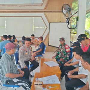 Sinergi TNI-Polri dan Pemdes Kalimantong Sukseskan Registrasi Ternak