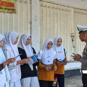 Sat Lantas Polres Bima Kota Gelar Himbauan Keselamatan Berlalulintas dan Bagikan Brosur