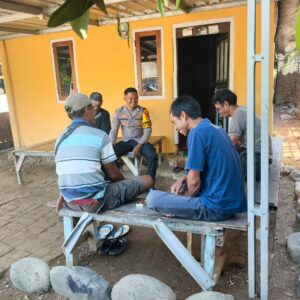 Bhabinkamtibmas Desa Berang Ene Laksanakan DDS dan Sambang Warga Desa Binaan