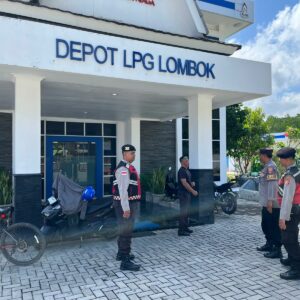 Patroli Dialogis Polsek Sekotong Jaga Keamanan Depot LPG dan Objek Vital