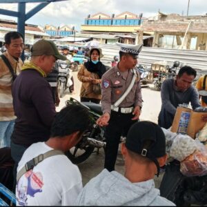Satlantas Lombok Barat Edukasi Ojek Pasar Jereneng soal Tertib Lalu Lintas