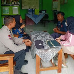 Bhabinkamtibmas Desa Lendang Ara Polsek Kopang Ajak Guru dan Siswa Sukseskan Program MBG