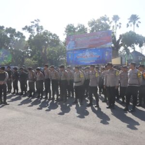 Ratusan personel Gabungan Personel TNI-Polri diturunkan amankan aksi demo di Lombok Tengah